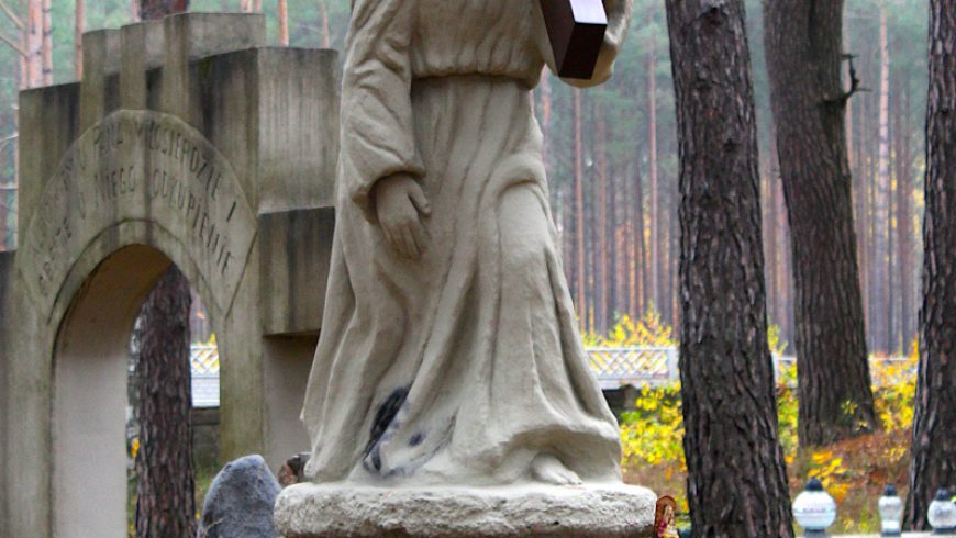 Ponad 20 tys. zł dofinansowania na zabytkowe rzeźby na cmentarzu w Wasilkowie