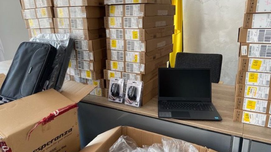 50 laptopów dla uczniów i nauczycieli trafiło do wasilkowskich szkół