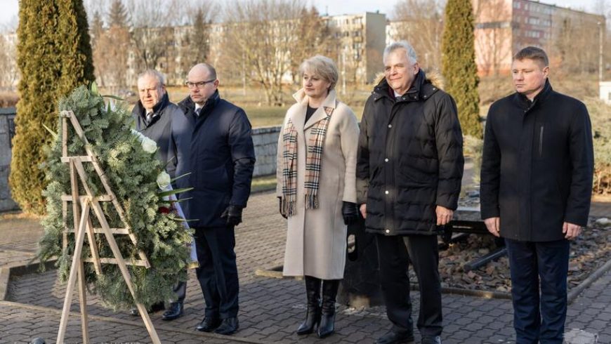 Przedstawiciele samorządu województwa uczcili pamięć Polaków wywiezionych na Sybir