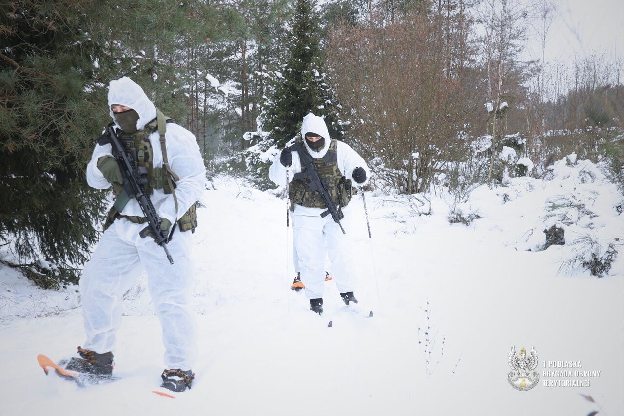 Zima nie odpuszcza, a żołnierze 1 PBOT intensywnie się szkolą