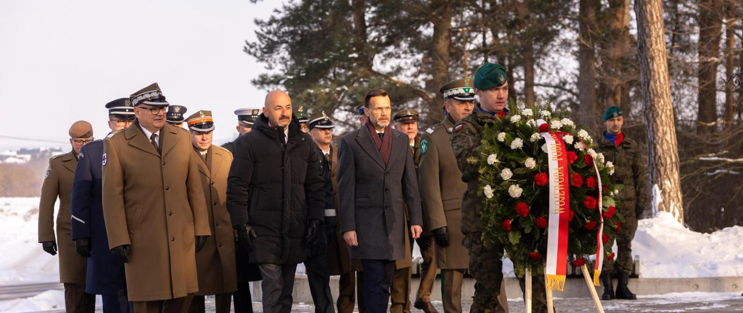 Wojewoda uczcił pamięć powstańców styczxniowych w 163. rocznicę zrywu