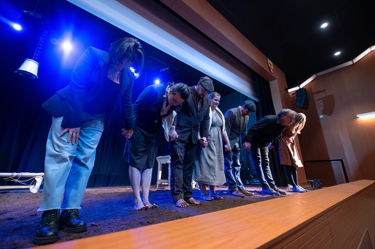 Spektakl „Bieżeńcy 1915” – poruszający dialog między bolesną przeszłością a trudną współczesnością